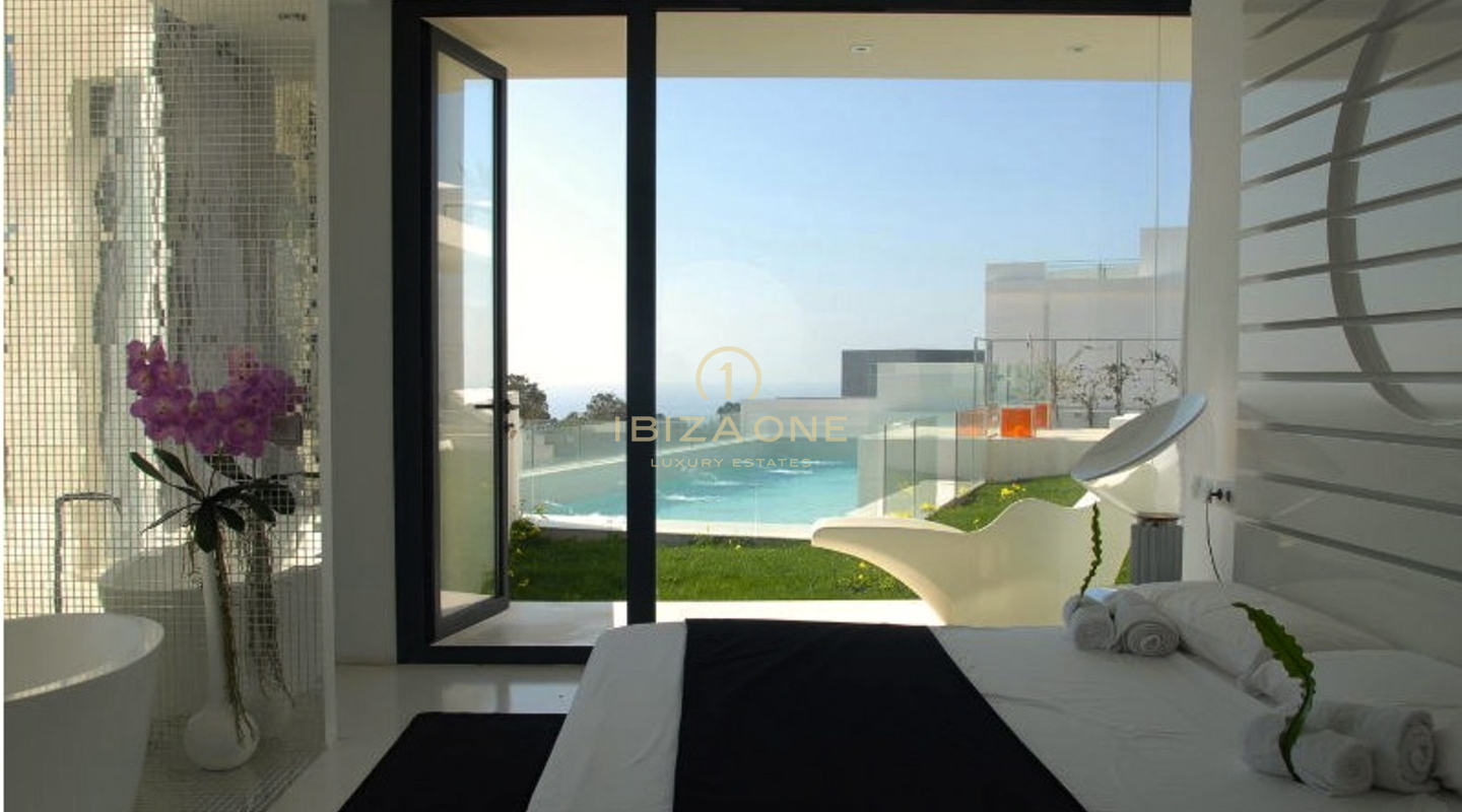 Luxuriöse und wunderschöne Villa mit Glasfront zu vermieten, Ibiza - Luxuriöse und wunderschöne Villa mit Glasfront zu verkaufen, Ibiza