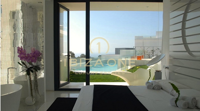 Luxe en prachtige villa met glazen voorgevel te huur, Ibiza - Luxe en prachtige villa met glazen voorgevel te koop, Ibiza