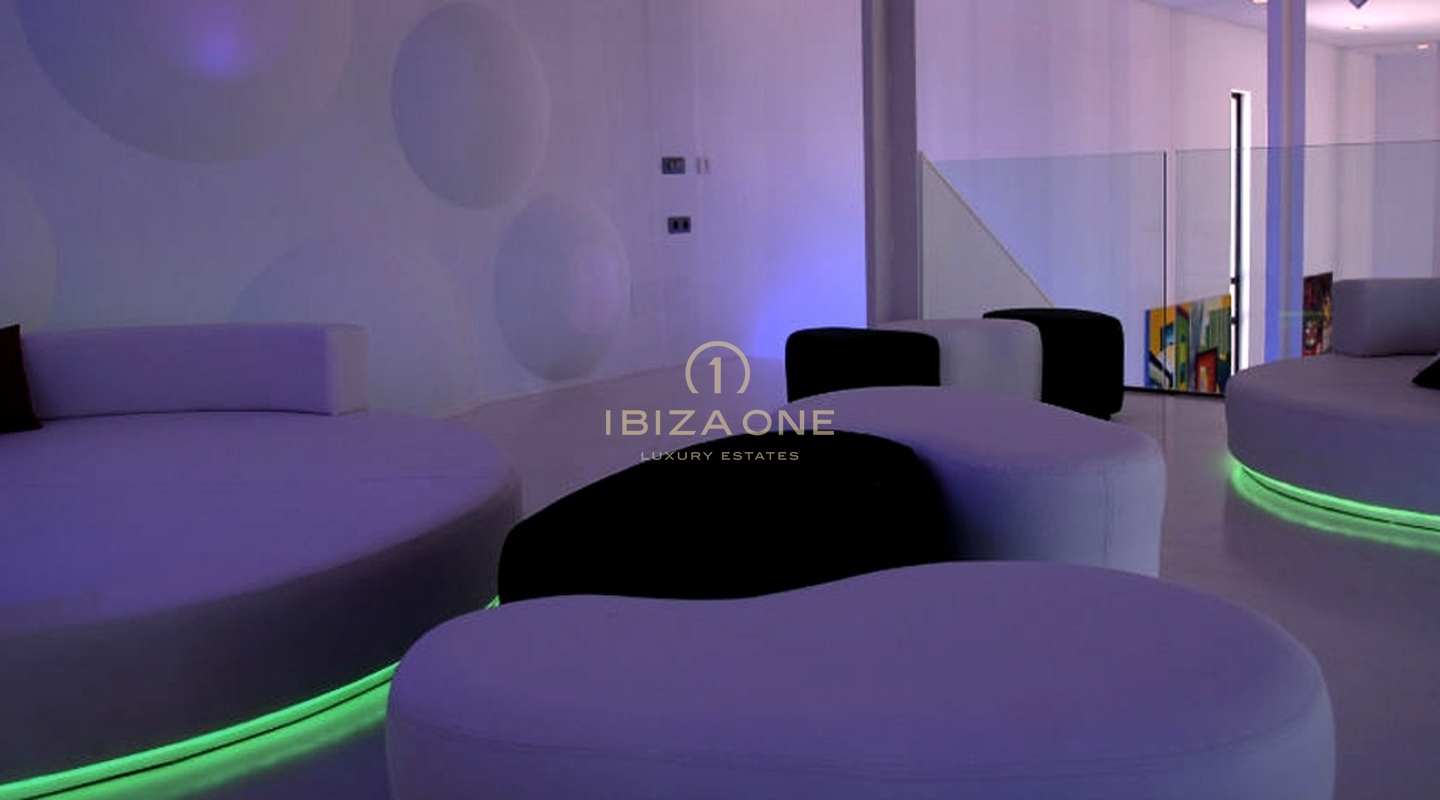 Luxe en prachtige villa met glazen voorgevel te huur, Ibiza - Luxe en prachtige villa met glazen voorgevel te koop, Ibiza