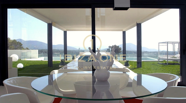 Lujosa y preciosa villa con fachada acristalada en alquiler, Ibiza - Lujosa y preciosa villa con fachada acristalada en venta, Ibiza