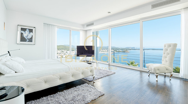 Moderne Luxusvilla mit Panoramablick und luxuriöse, atemberaubende Villa zu verkaufen, Ibiza - Moderne Luxusvilla mit Panoramablick und luxuriöse, atemberaubende Villa zu vermieten, Ibiza