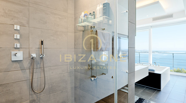 Moderne Luxusvilla mit Panoramablick und luxuriöse, atemberaubende Villa zu verkaufen, Ibiza - Moderne Luxusvilla mit Panoramablick und luxuriöse, atemberaubende Villa zu vermieten, Ibiza