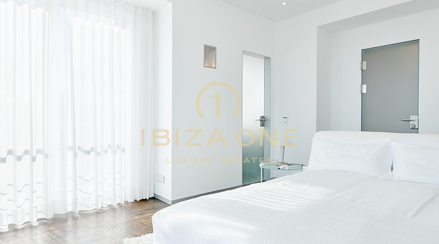 Moderne Luxusvilla mit Panoramablick und luxuriöse, atemberaubende Villa zu verkaufen, Ibiza - Moderne Luxusvilla mit Panoramablick und luxuriöse, atemberaubende Villa zu vermieten, Ibiza
