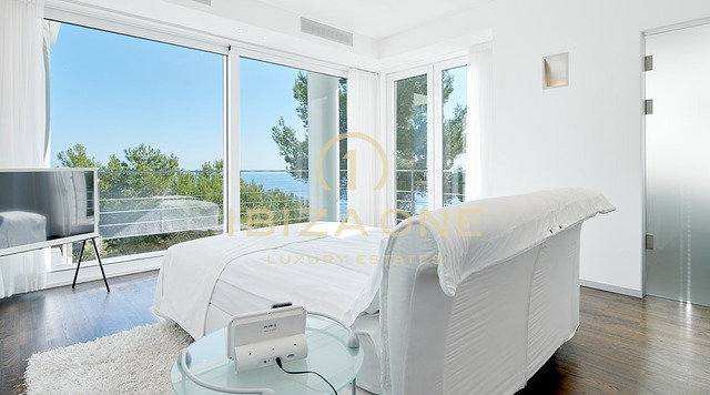 Moderne Luxusvilla mit Panoramablick und luxuriöse, atemberaubende Villa zu verkaufen, Ibiza - Moderne Luxusvilla mit Panoramablick und luxuriöse, atemberaubende Villa zu vermieten, Ibiza