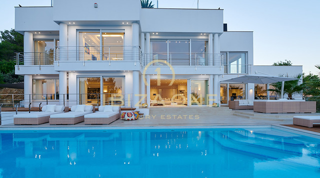 Villa de luxe moderne avec vue panoramique et superbe villa de luxe à vendre, Ibiza - Villa de luxe moderne avec vue panoramique et superbe villa de luxe à louer, Ibiza