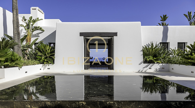 Splendida villa di lusso in prima fila sul mare con vista mozzafiato sul mare e tutti i comfort a 5 stelle in affitto, Ibiza