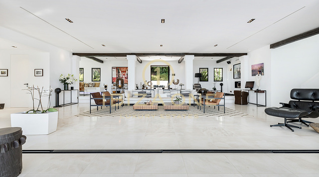 Atemberaubende Luxusvilla in erster Strandreihe mit fantastischem Meerblick und allen 5-Sterne-Annehmlichkeiten zu vermieten, Ibiza