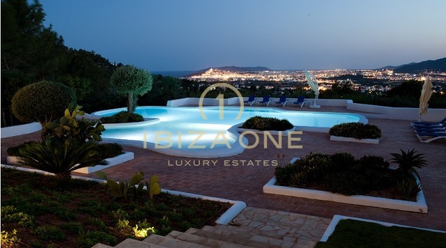 Raffinata finca di lusso vicino a Ibiza con vista su Dalt Vila e sul mare in vendita, Ibiza - Raffinata finca di lusso vicino a Ibiza con vista su Dalt Vila e sul mare in affitto, Ibiza
