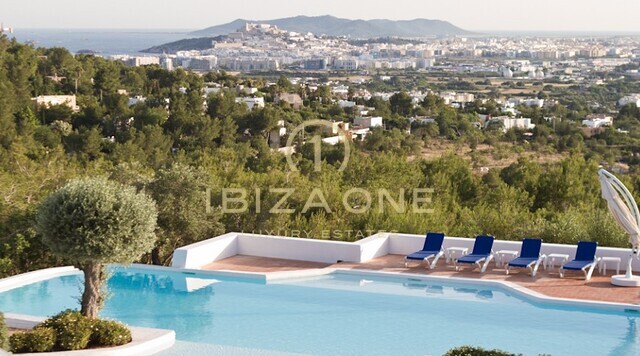 Raffinata finca di lusso vicino a Ibiza con vista su Dalt Vila e sul mare in vendita, Ibiza - Raffinata finca di lusso vicino a Ibiza con vista su Dalt Vila e sul mare in affitto, Ibiza