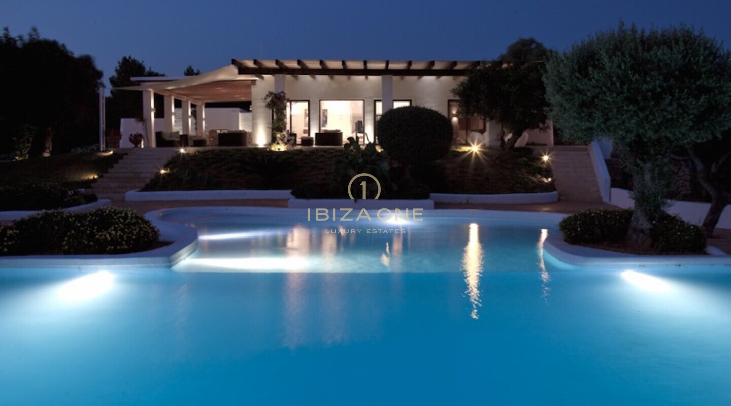 Smaakvolle luxe finca dichtbij Ibiza met uitzicht op Dalt Vila en de zee te koop, Ibiza - Smaakvolle luxe finca dichtbij Ibiza met uitzicht op Dalt Vila en de zee te huur, Ibiza