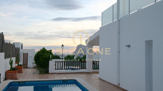 Luxury and Beautiful townhouse in Cala Carbo overlooking Es Vedra for sale, Ibiza - Luxury and Beautiful townhouse in Cala Carbo overlooking Es Vedra for rent, Ibiza