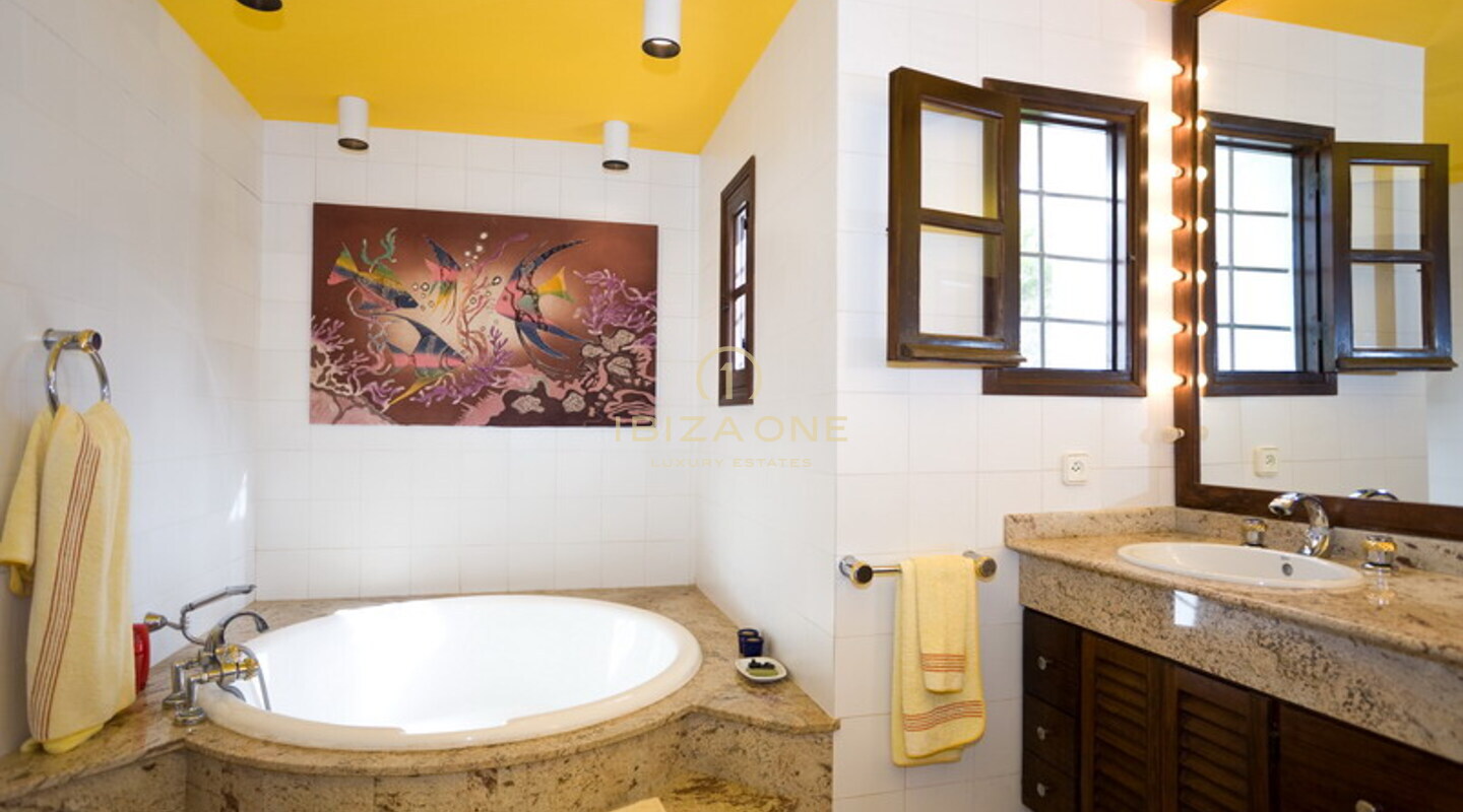 Luxuriöses und schönes Anwesen mit originaler Finca in der Nähe von Sta. Gertrudis zu verkaufen, Ibiza - Luxuriöses und schönes Anwesen mit originaler Finca in der Nähe von Sta. Gertrudis zu vermieten, Ibiza
