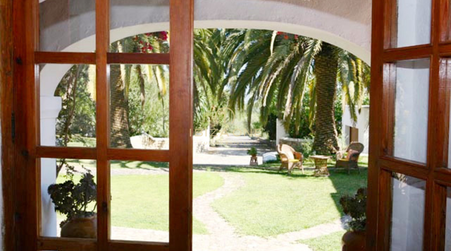 Luxury finca with beautiful and huge garden for sale, Ibiza - Luxury finca with beautiful and huge garden for rent, Ibiza