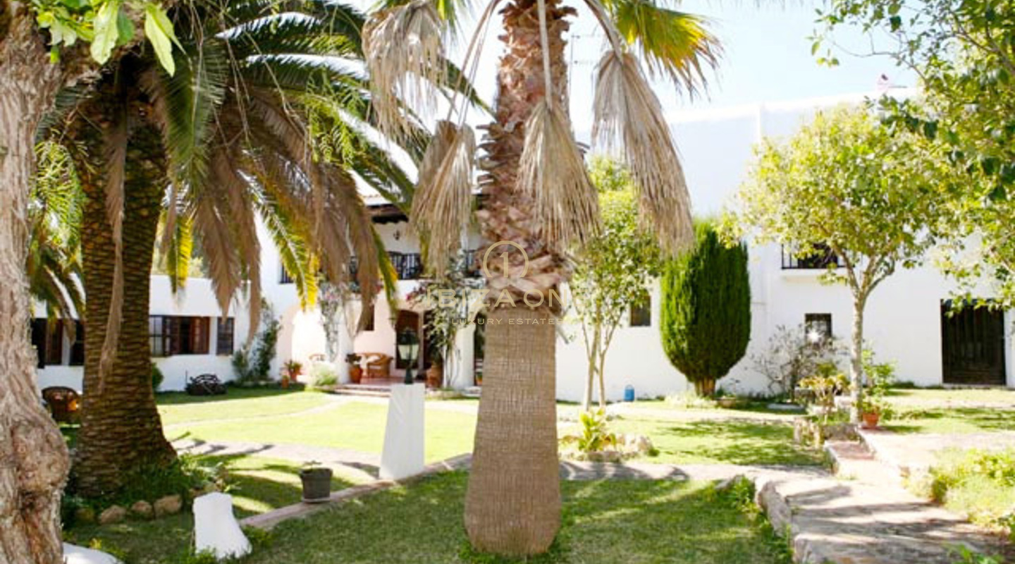 Finca de lujo con un hermoso y enorme jardín en venta, Ibiza - Finca de lujo con un hermoso y enorme jardín en alquiler, Ibiza
