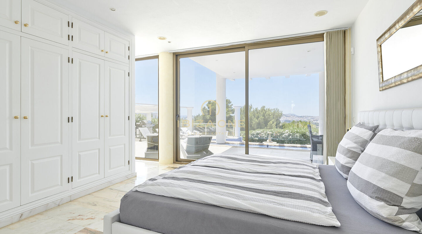 Can Rimbau : Beautiful luxury villa in Ibiza with beautiful views to Ibiza and the sea for rent, Ibiza