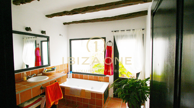 Luxe en charmante finca op een prachtige idyllische locatie te koop, Ibiza - Luxe en charmante finca op een prachtige idyllische locatie te huur, Ibiza
