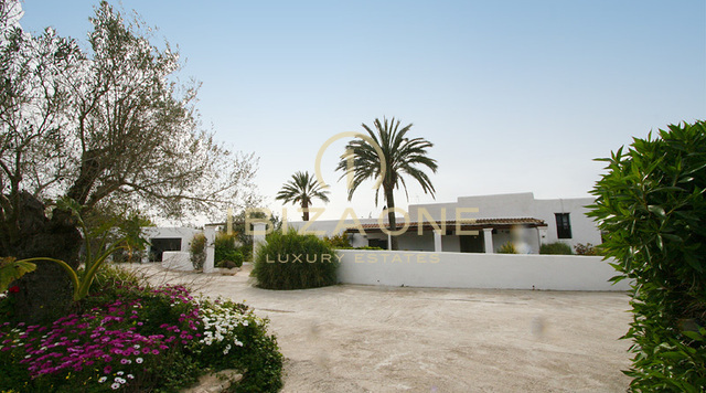 Luxe en charmante finca op een prachtige idyllische locatie te koop, Ibiza - Luxe en charmante finca op een prachtige idyllische locatie te huur, Ibiza