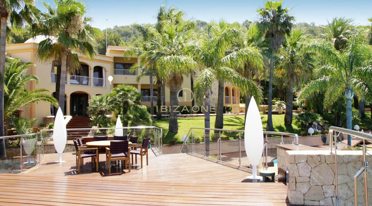 Statig 11 kamer luxe herenhuis met prachtig uitzicht op Ibiza en de zee te koop - luxe villa te huur, Ibiza
