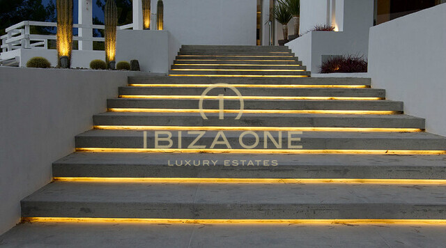 Luxe en ruime moderne villa in Cala Tarida te koop, Ibiza - Luxe en ruime moderne villa in Cala Tarida te huur, Ibiza