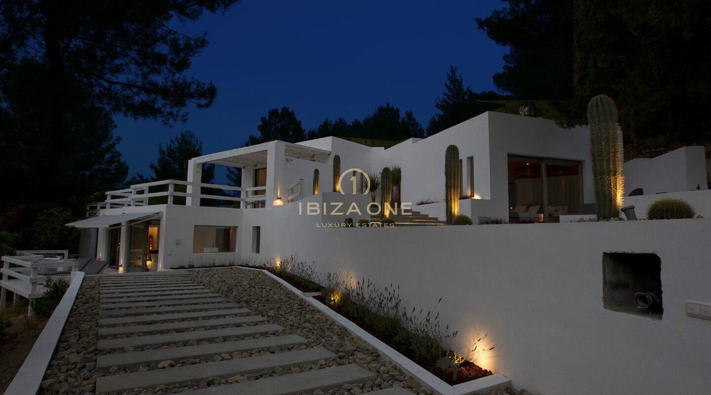Luxe en ruime moderne villa in Cala Tarida te koop, Ibiza - Luxe en ruime moderne villa in Cala Tarida te huur, Ibiza