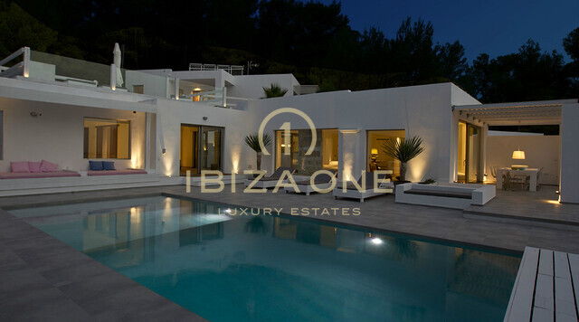 Luxe en ruime moderne villa in Cala Tarida te koop, Ibiza - Luxe en ruime moderne villa in Cala Tarida te huur, Ibiza