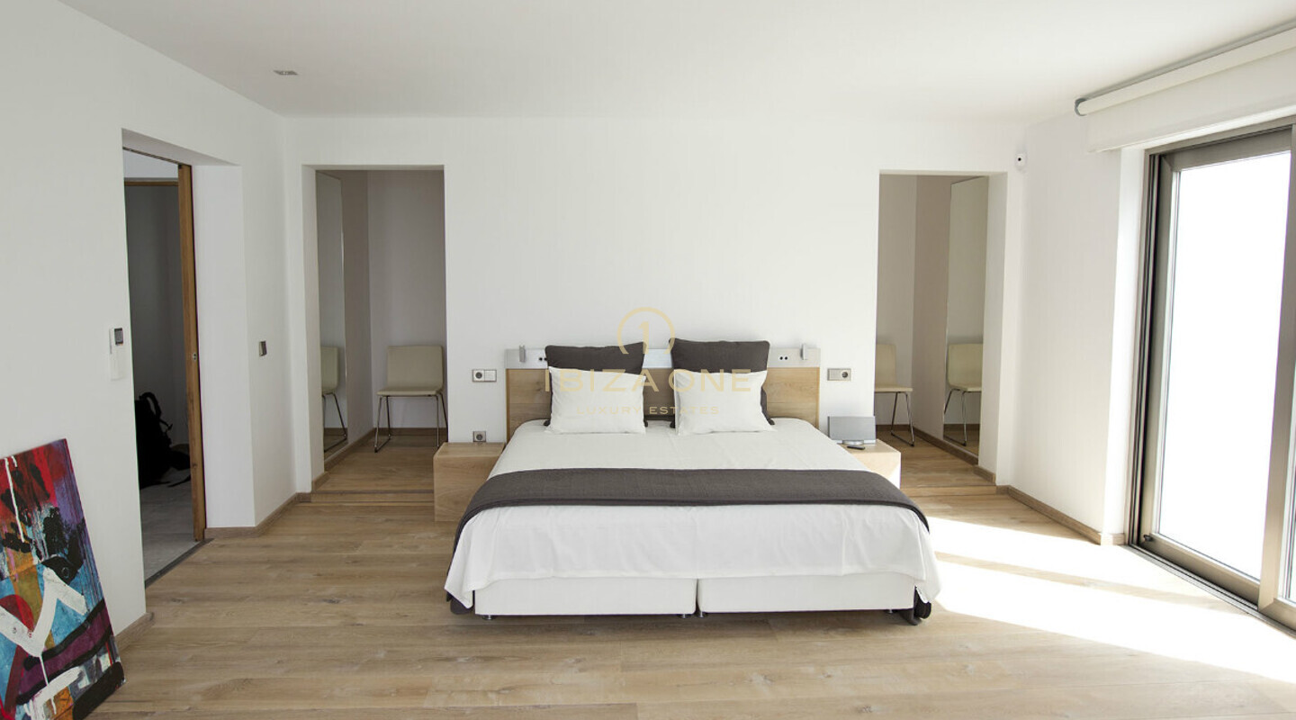Luxe en ruime moderne villa in Cala Tarida te koop, Ibiza - Luxe en ruime moderne villa in Cala Tarida te huur, Ibiza