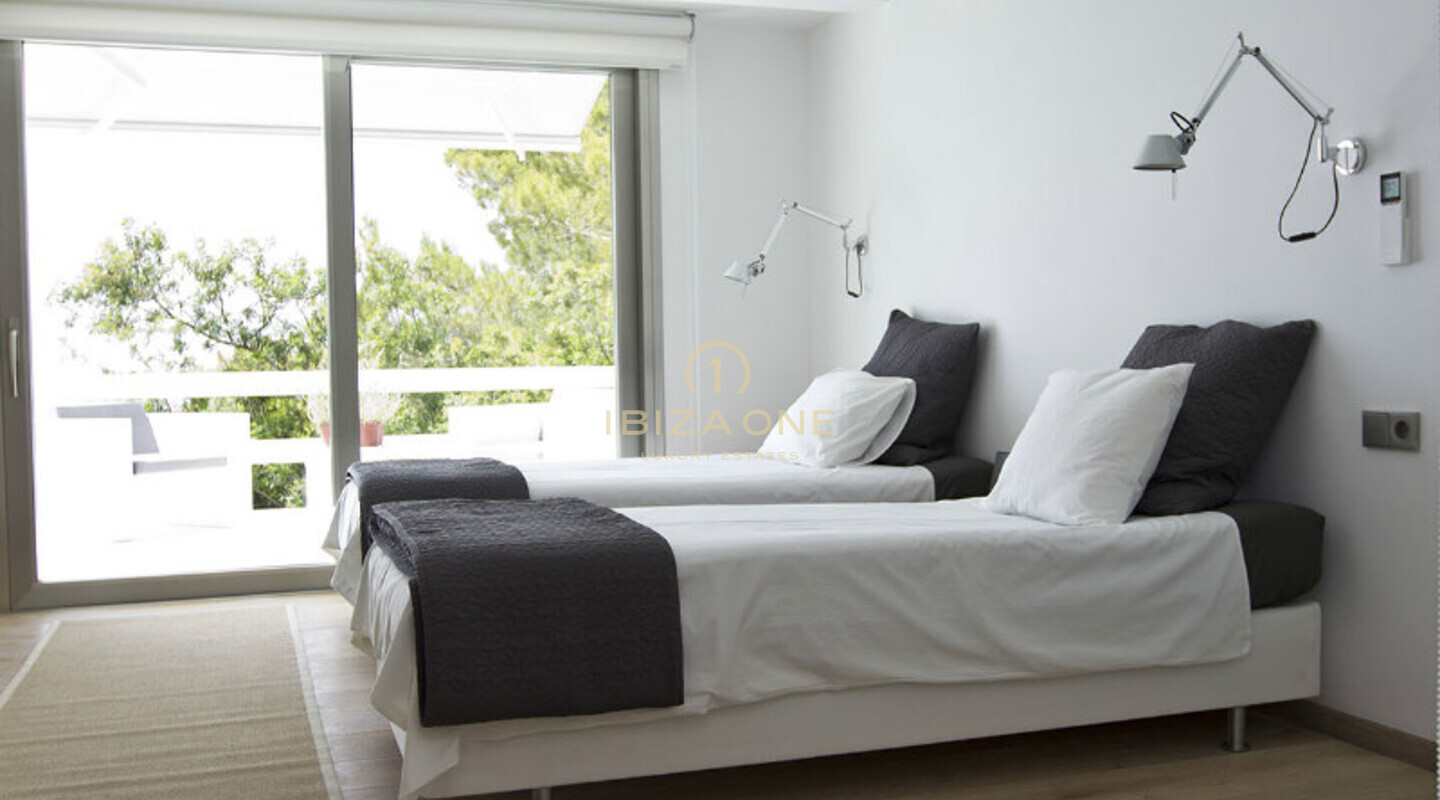 Luxury and Spacious modern villa in Cala Tarida for sale, Ibiza - Luxury and Spacious modern villa in Cala Tarida for rent, Ibiza