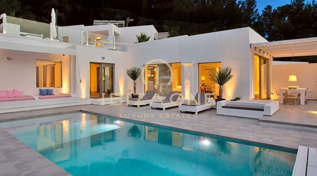 Lussuosa e spaziosa villa moderna a Cala Tarida in vendita, Ibiza - Lussuosa e spaziosa villa moderna a Cala Tarida in affitto, Ibiza