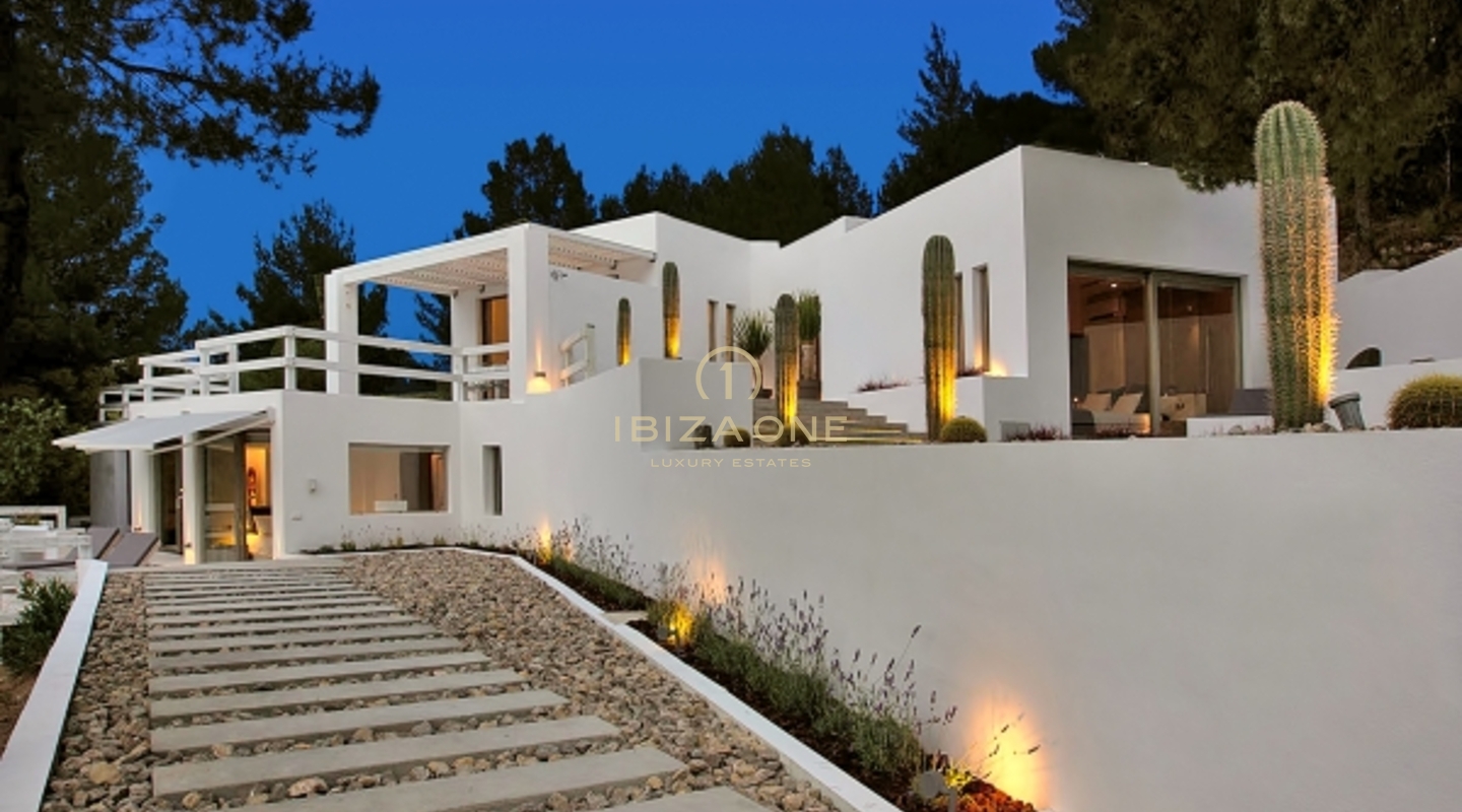 Luxury and Spacious modern villa in Cala Tarida for sale, Ibiza - Luxury and Spacious modern villa in Cala Tarida for rent, Ibiza