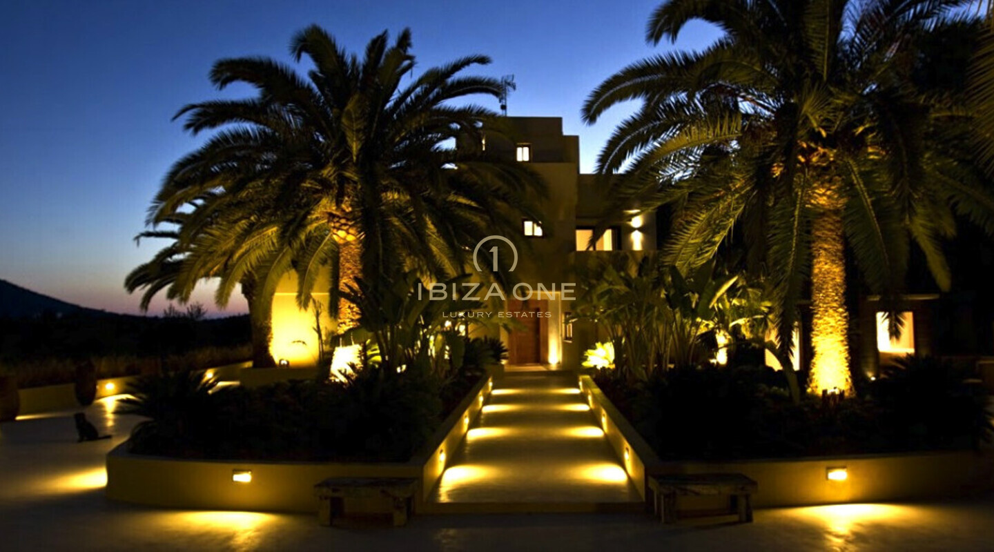 Luxe en moderne nieuwbouw villa op een geweldige locatie te koop, Ibiza - Luxe en moderne nieuwbouw villa op een geweldige locatie te huur, Ibiza
