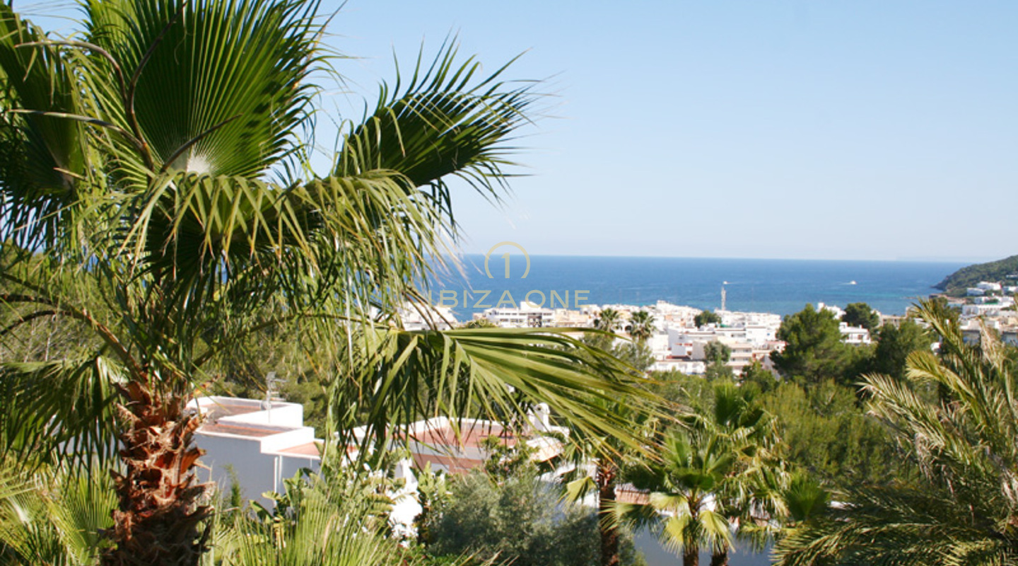 Elegante villa di lusso con fantastica vista su Santa Eulalia e sul mare in vendita, Ibiza