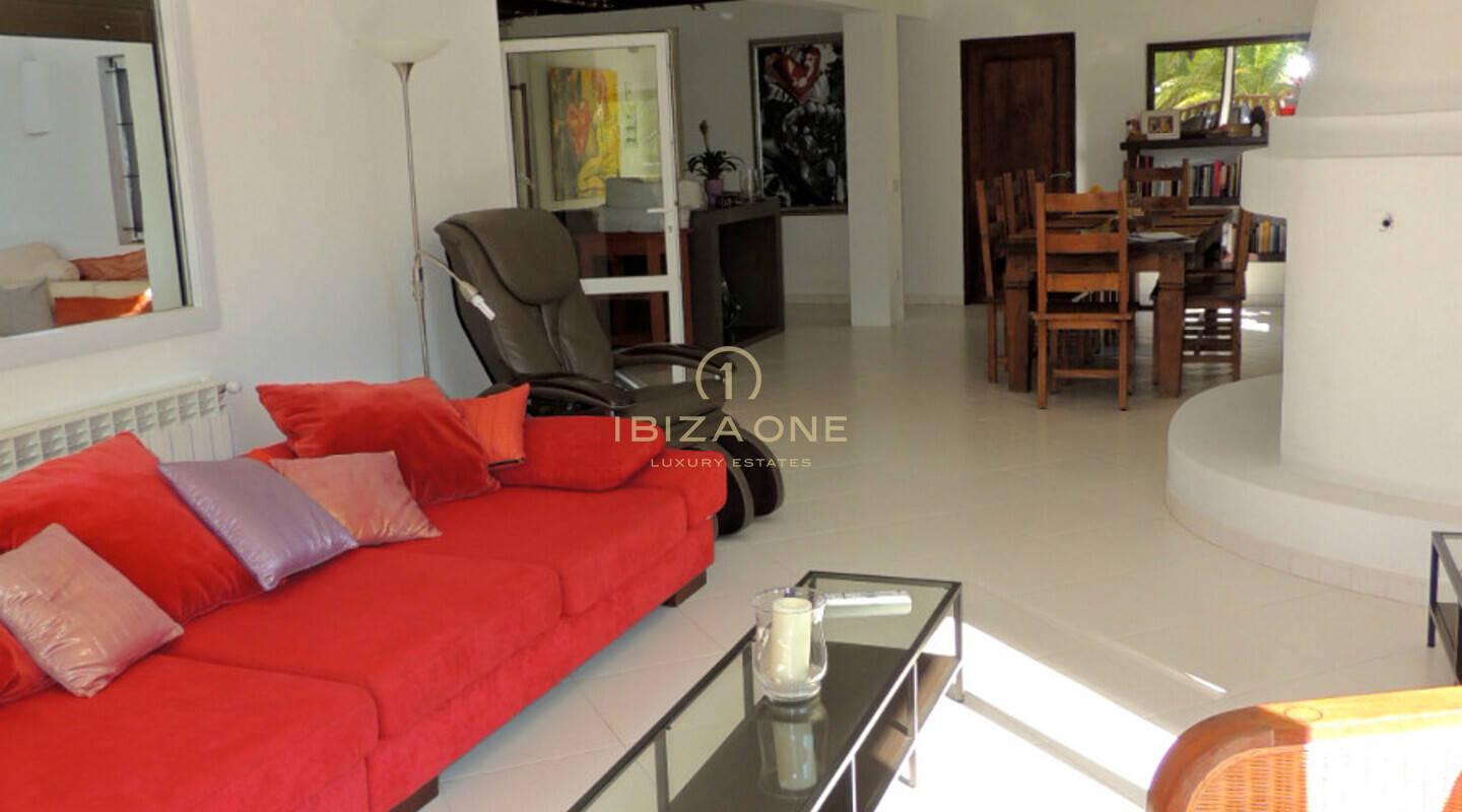 Propiedad con vistas al mar en la costa oeste de Ibiza con licencia turística En venta