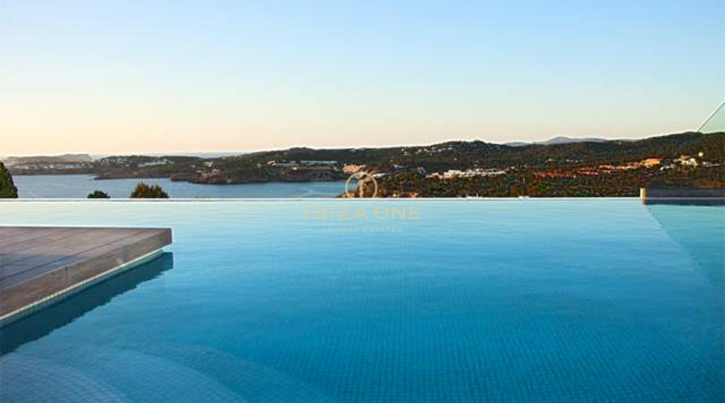 Villa de lujo y moderna con espectaculares vistas a la costa de Cala Tarida y las puestas de sol en venta, Ibiza - Villa de lujo y moderna con espectaculares vistas a la costa de Cala Tarida y las puestas de sol en alquiler, Ibiza