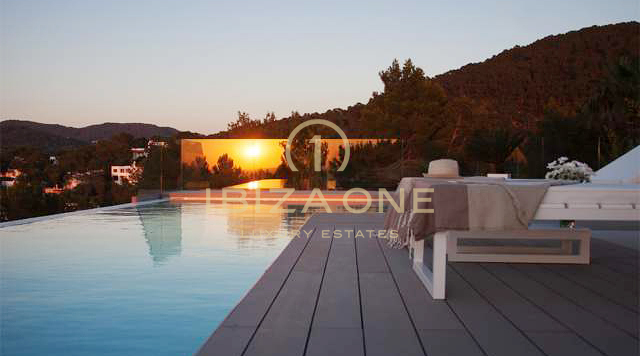 Luxuriöse und moderne Villa mit spektakulärem Blick auf die Küste von Cala Tarida und die Sonnenuntergänge zu verkaufen, Ibiza - Luxuriöse und moderne Villa mit spektakulärem Blick auf die Küste von Cala Tarida und die Sonnenuntergänge zu vermieten, Ibiza