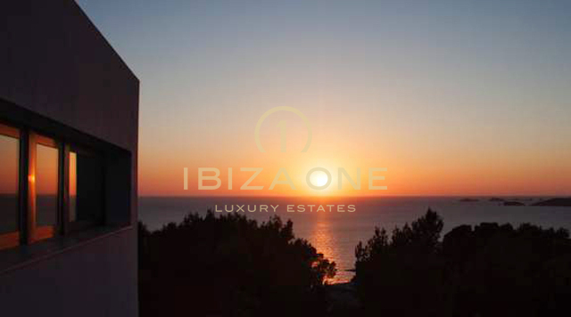 Luxuriöse und moderne Villa mit spektakulärem Blick auf die Küste von Cala Tarida und die Sonnenuntergänge zu verkaufen, Ibiza - Luxuriöse und moderne Villa mit spektakulärem Blick auf die Küste von Cala Tarida und die Sonnenuntergänge zu vermieten, Ibiza
