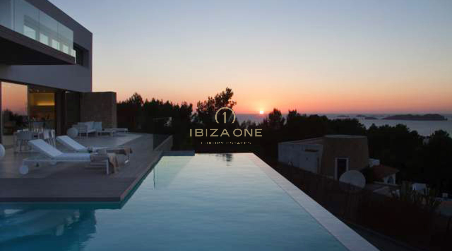 Villa de luxe et moderne avec vue spectaculaire sur la côte de Cala Tarida et les couchers de soleil à vendre, Ibiza - Villa de luxe et moderne avec vue spectaculaire sur la côte de Cala Tarida et les couchers de soleil à louer, Ibiza