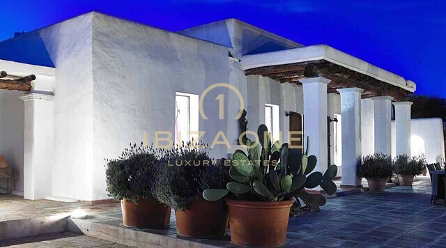 Prachtige Ibiziaanse finca/villa met schitterend uitzicht op het platteland te koop, Ibiza - Prachtige Ibiziaanse finca/villa met schitterend uitzicht op het platteland te huur, Ibiza