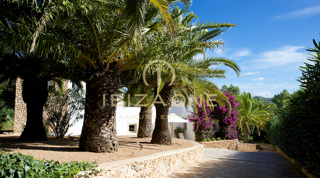 Luxuriöses, charmantes Landhaus / Villa mit Gästehaus und wunderschönem Garten zu verkaufen, Ibiza - Luxuriöses, charmantes Landhaus / Villa mit Gästehaus und wunderschönem Garten zu vermieten, Ibiza