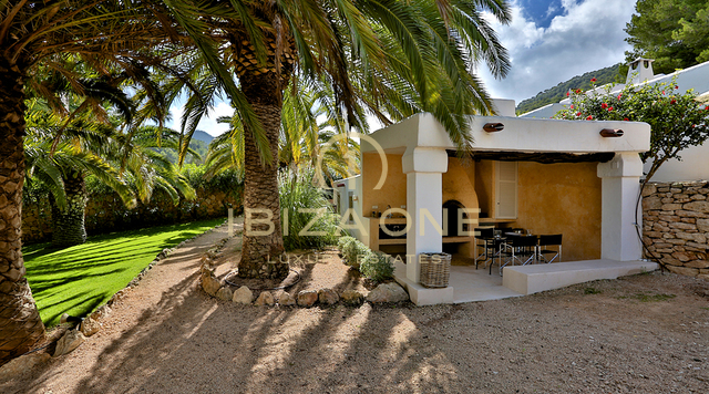 Luxuriöses, charmantes Landhaus / Villa mit Gästehaus und wunderschönem Garten zu verkaufen, Ibiza - Luxuriöses, charmantes Landhaus / Villa mit Gästehaus und wunderschönem Garten zu vermieten, Ibiza