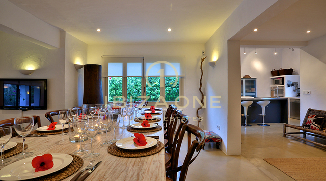 Luxuriöses, charmantes Landhaus / Villa mit Gästehaus und wunderschönem Garten zu verkaufen, Ibiza - Luxuriöses, charmantes Landhaus / Villa mit Gästehaus und wunderschönem Garten zu vermieten, Ibiza