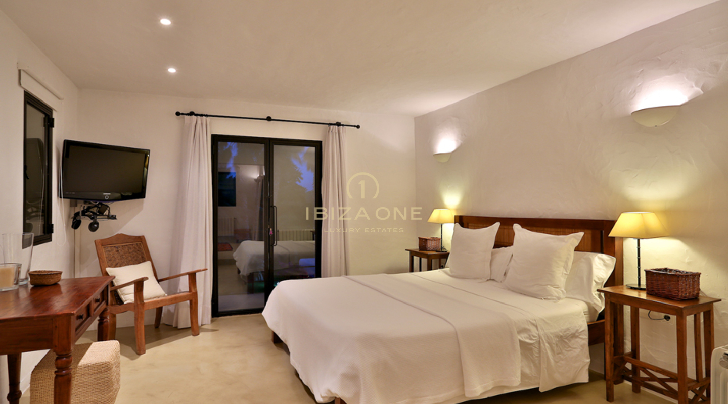 Luxuriöses, charmantes Landhaus / Villa mit Gästehaus und wunderschönem Garten zu verkaufen, Ibiza - Luxuriöses, charmantes Landhaus / Villa mit Gästehaus und wunderschönem Garten zu vermieten, Ibiza