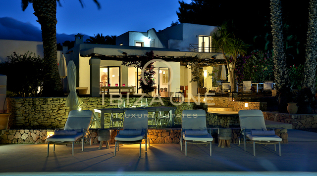 Luxe Charmante Landhuis / Villa met gastenverblijf en prachtige tuin te koop, Ibiza - Luxe Charmante Landhuis / Villa met gastenverblijf en prachtige tuin te huur, Ibiza
