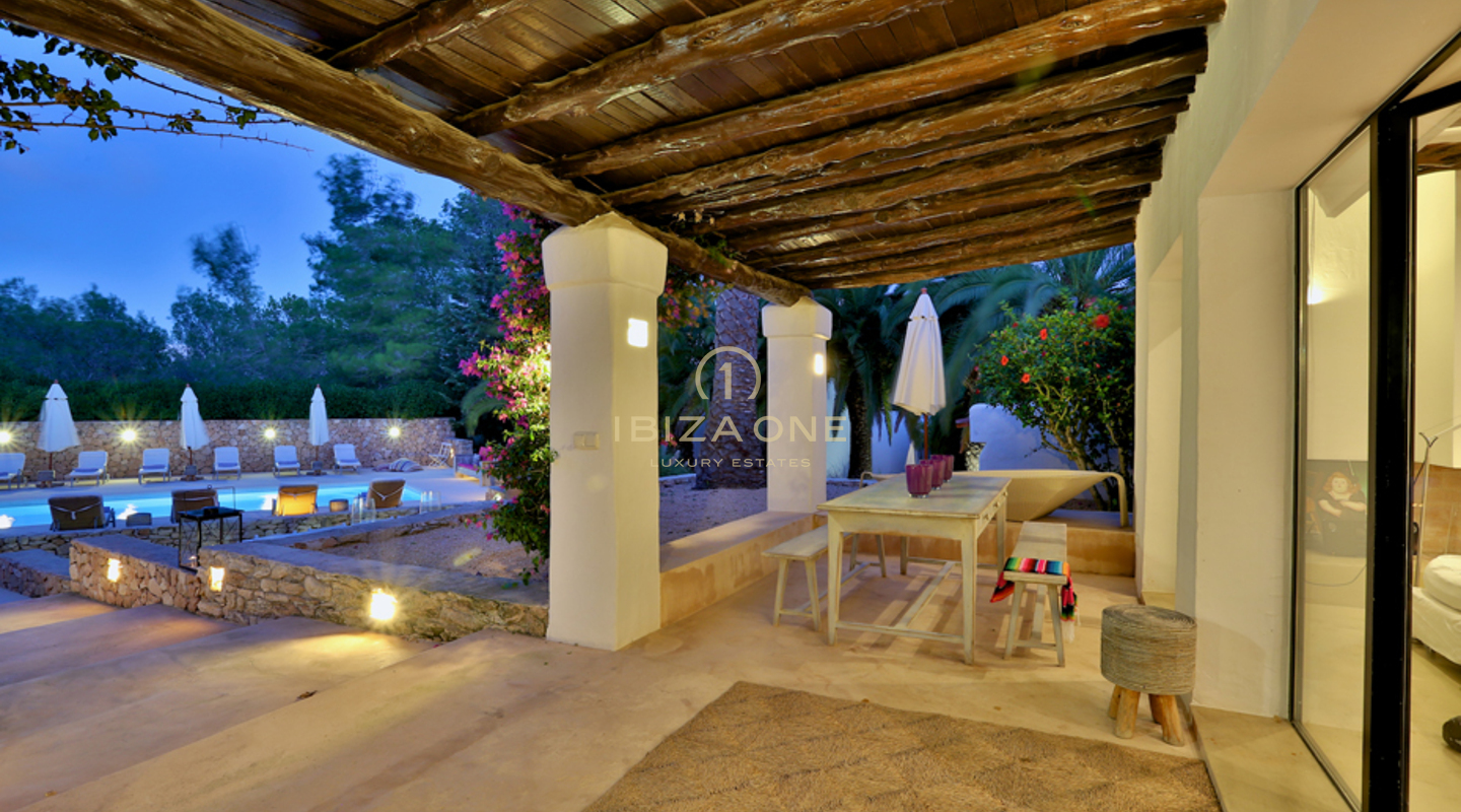 Luxuriöses, charmantes Landhaus / Villa mit Gästehaus und wunderschönem Garten zu verkaufen, Ibiza - Luxuriöses, charmantes Landhaus / Villa mit Gästehaus und wunderschönem Garten zu vermieten, Ibiza