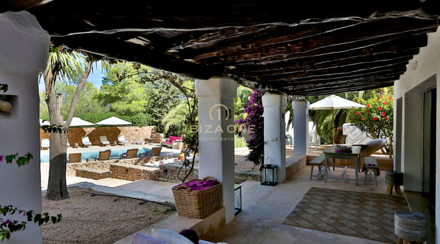 Luxuriöses, charmantes Landhaus / Villa mit Gästehaus und wunderschönem Garten zu verkaufen, Ibiza - Luxuriöses, charmantes Landhaus / Villa mit Gästehaus und wunderschönem Garten zu vermieten, Ibiza