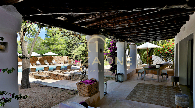 Luxe Charmante Landhuis / Villa met gastenverblijf en prachtige tuin te koop, Ibiza - Luxe Charmante Landhuis / Villa met gastenverblijf en prachtige tuin te huur, Ibiza