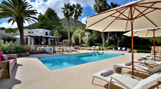 Luxuriöses, charmantes Landhaus / Villa mit Gästehaus und wunderschönem Garten zu verkaufen, Ibiza - Luxuriöses, charmantes Landhaus / Villa mit Gästehaus und wunderschönem Garten zu vermieten, Ibiza