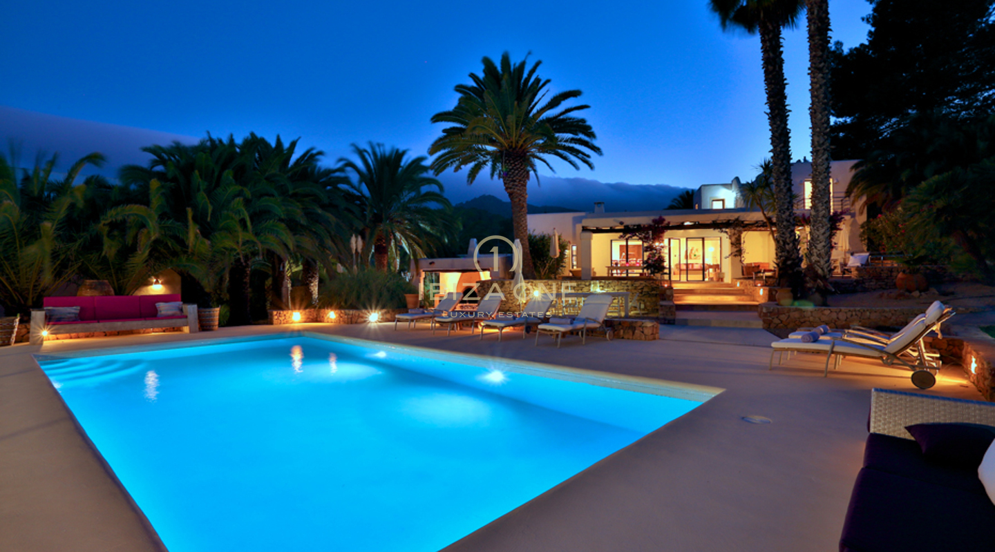 Luxuriöses, charmantes Landhaus / Villa mit Gästehaus und wunderschönem Garten zu verkaufen, Ibiza - Luxuriöses, charmantes Landhaus / Villa mit Gästehaus und wunderschönem Garten zu vermieten, Ibiza