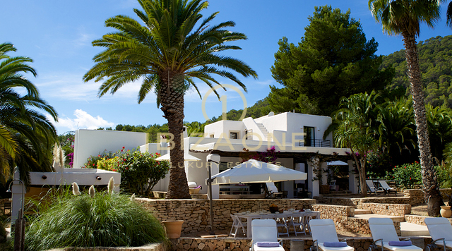Luxuriöses, charmantes Landhaus / Villa mit Gästehaus und wunderschönem Garten zu verkaufen, Ibiza - Luxuriöses, charmantes Landhaus / Villa mit Gästehaus und wunderschönem Garten zu vermieten, Ibiza