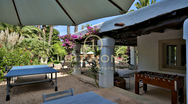 Casa de campo / villa de lujo con encanto con casa de invitados y hermoso jardín en venta, Ibiza - Casa de campo / villa de lujo con encanto con casa de invitados y hermoso jardín en alquiler, Ibiza