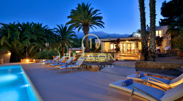 Luxuriöses, charmantes Landhaus / Villa mit Gästehaus und wunderschönem Garten zu verkaufen, Ibiza - Luxuriöses, charmantes Landhaus / Villa mit Gästehaus und wunderschönem Garten zu vermieten, Ibiza